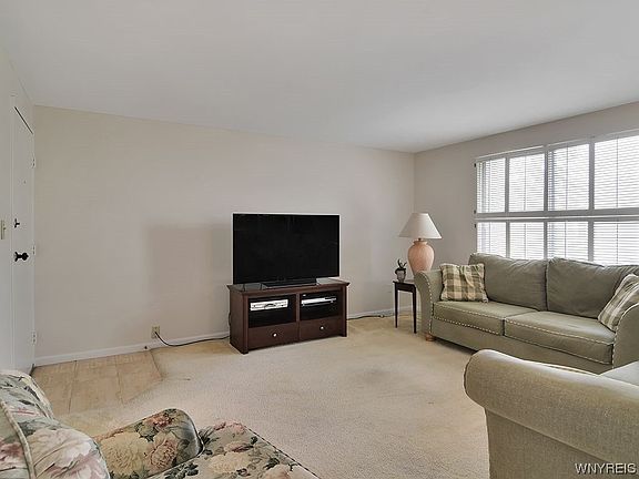 4th image of 35 Greenwich Dr APT 4