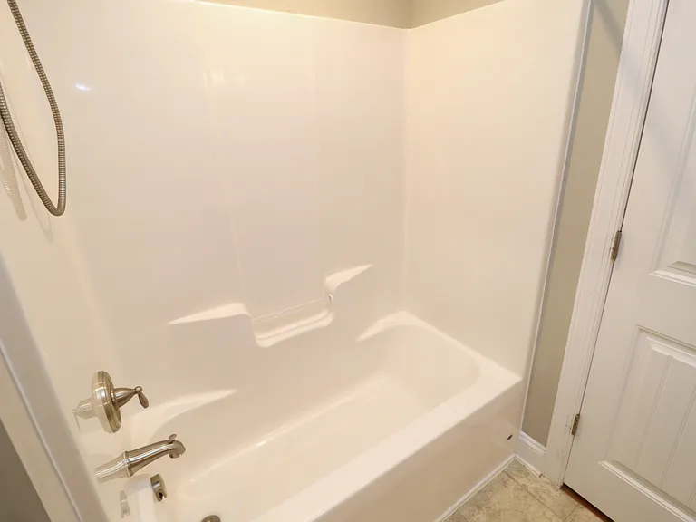 1428 Providence Green Ln — Photo 7