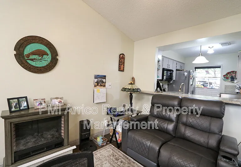 323 Knottwood Ct — Photo 14