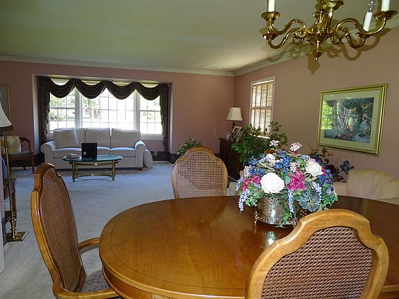 5th image of 1107 N Tyrone Dr