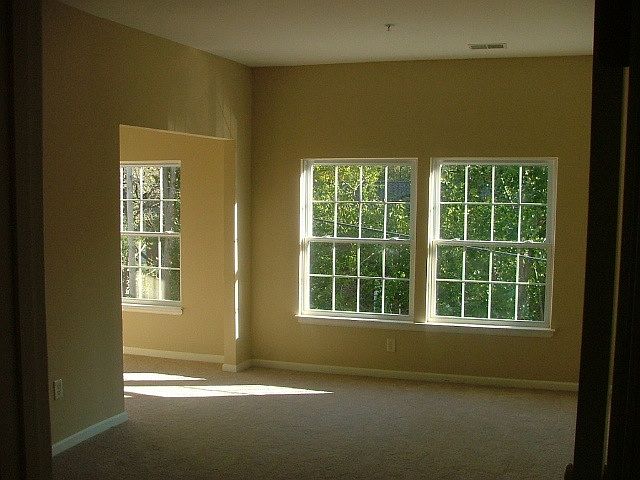 2nd image of 875 Main St APT 3