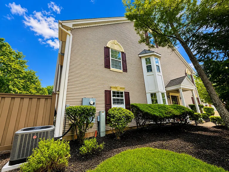 1501 Stech Dr — Photo 2