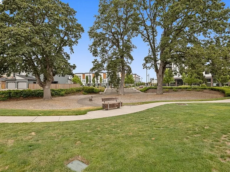 3478 SE Birchleaf St — Photo 33