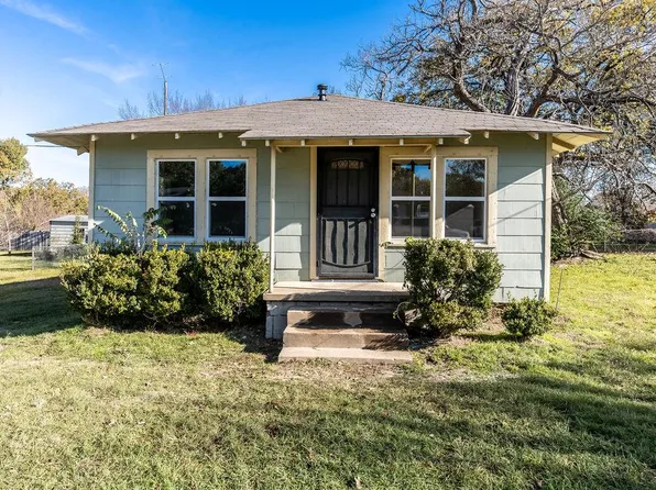 306 6th St, Palestine, TX 75803