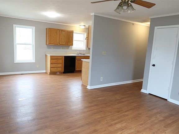 3rd image of 607 Russell Ave