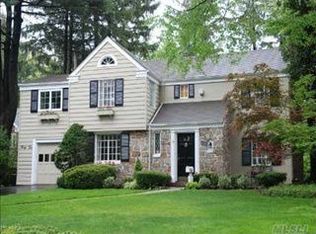 32 Pickwick Rd, Manhasset, NY 11030