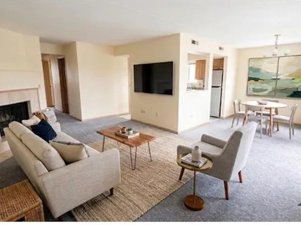 1263 Chalet Rd APT 203, Naperville, IL 60563