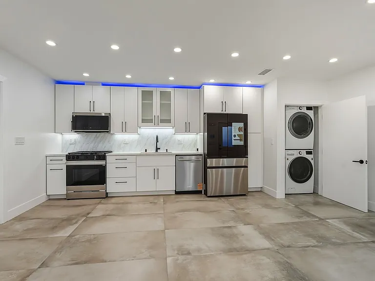 22257 Wyandotte St — Photo 4