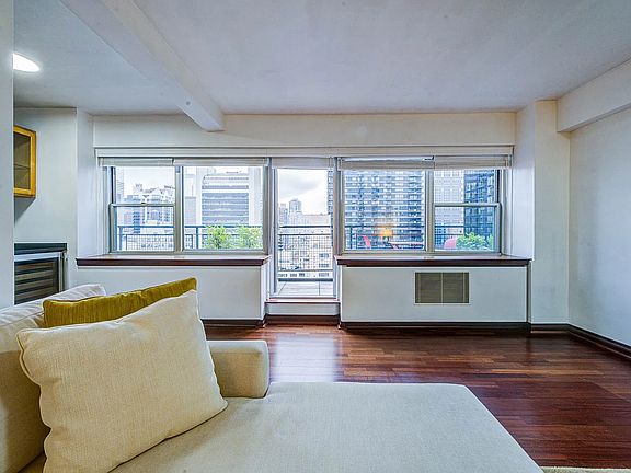 5th image of 333 E 46th St Penthouse C