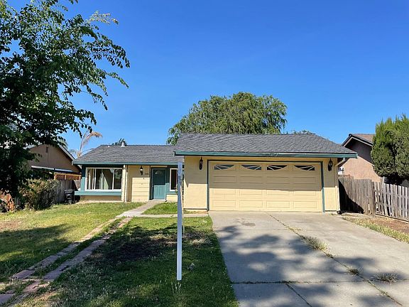 3rd image of 2880 Plumas Dr