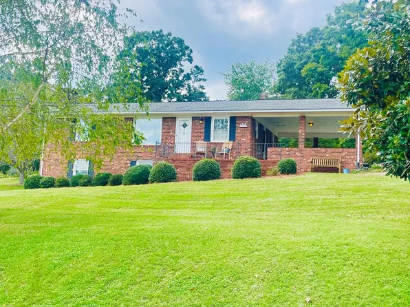 132 Country Ln, Danville, VA 24540