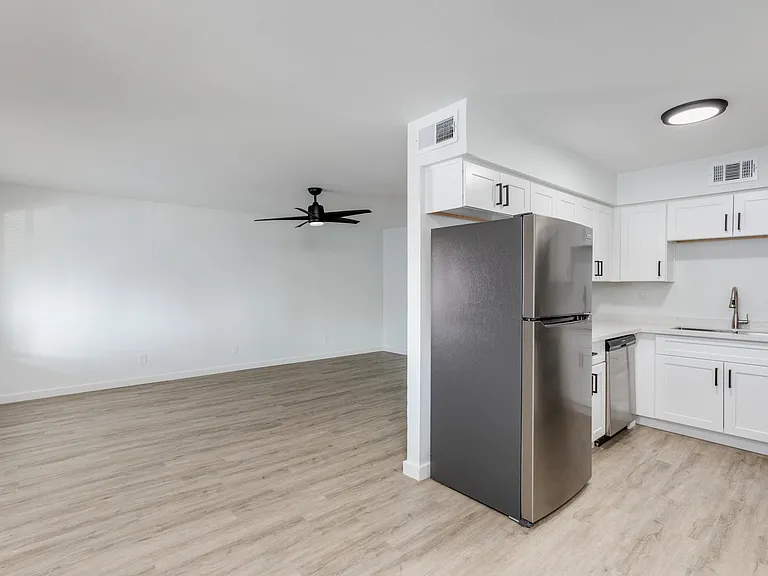 2026 S Hammond Dr — Photo 2