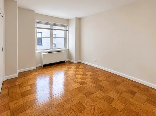 1470 First Avenue image 1 of 3