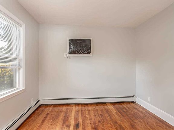 4th image of 40 Jefferson St