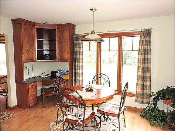3rd image of 4 Pine Haven Dr