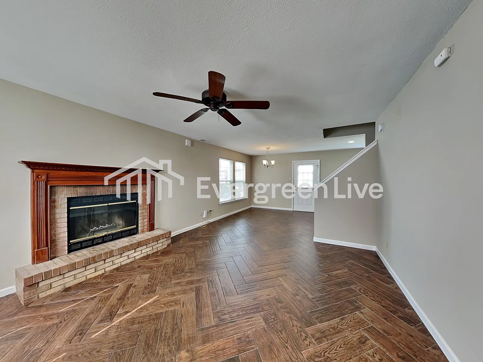 3 bed, 2.5 bath, 1453 sqft, $1,645 — Photo 2