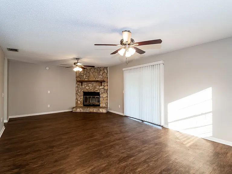 594 Thomas McKeen St — Photo 4