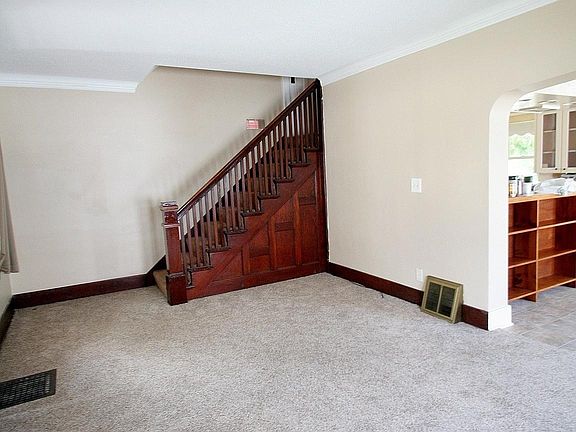 3rd image of 407 11th Ave SE