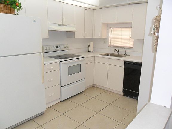 4th image of 681 S Hollybrook Drive #105