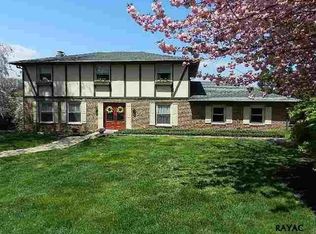 2216 Sutton Rd, York, PA 17403