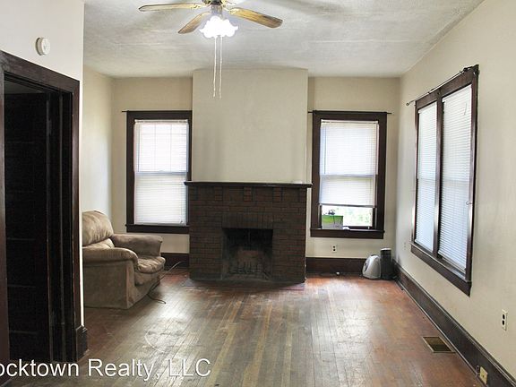 3rd image of 350 E Elizabeth St #10559882
