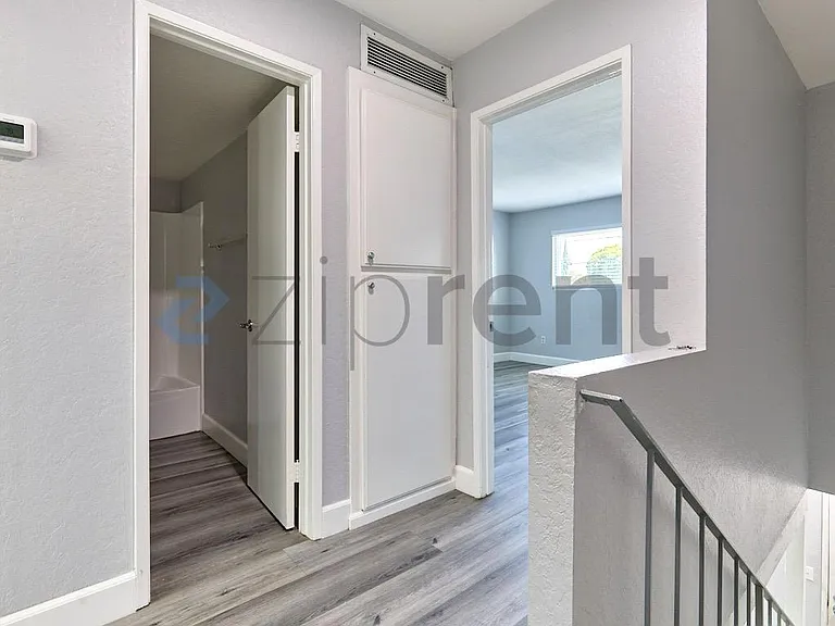 213 E Acacia St #C — Photo 12