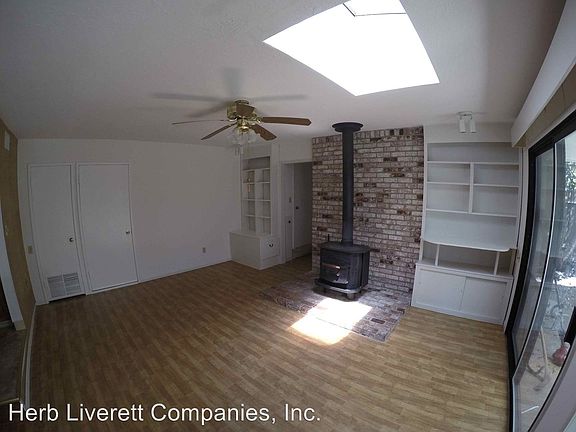 4th image of 2220 Landon Ln