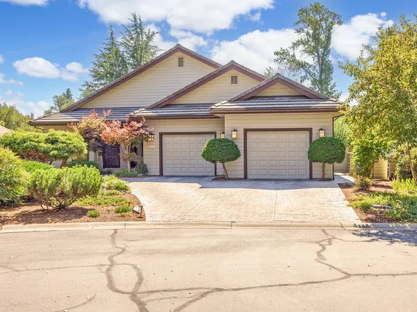 1240 Osprey Dr, Grants Pass, OR 97526