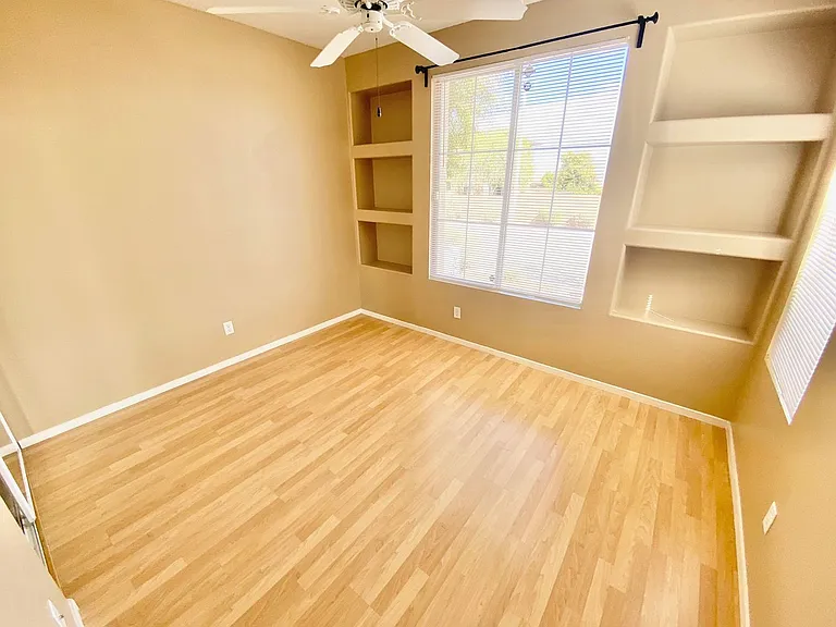 1605 Cimarron Crest St — Photo 2