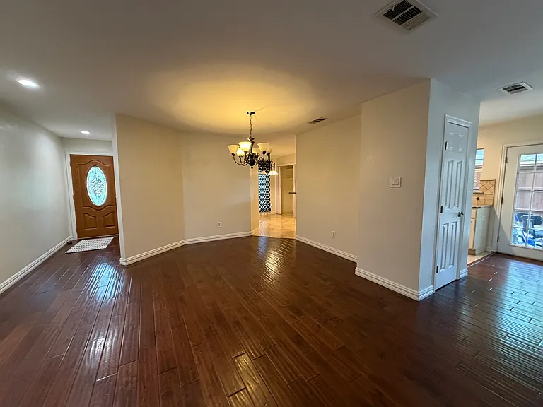1410 Paris Dr — Photo 7