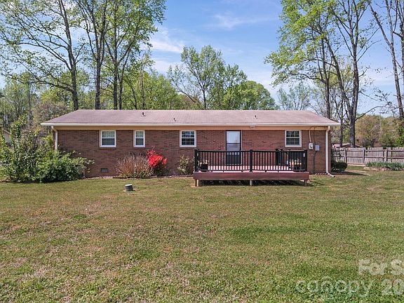 4th image of 712 Worthwood Cir