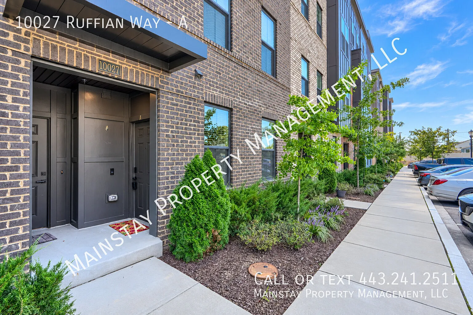 3 Bed 2.5 Bath Luxury Condo! — Photo 2