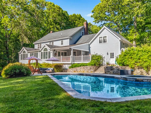 8 Squire Lane, Essex, CT 06426
