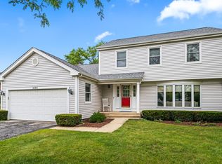 1054 Shady Tree Ln, Wheeling, IL 60090