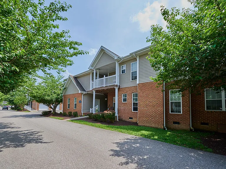 Waterford Village Apartments — Photo 14