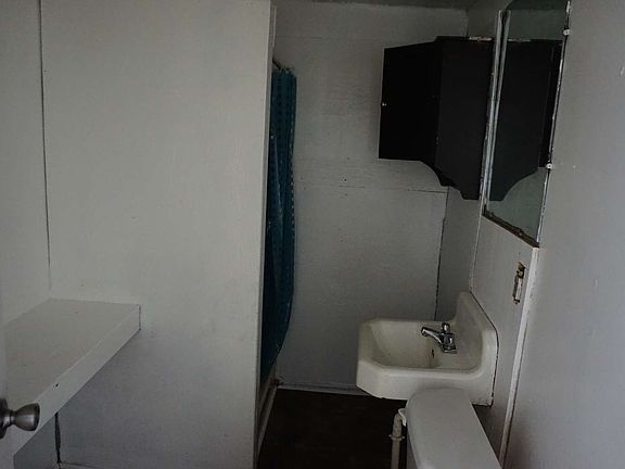 4th image of 509 Railroad Ave SE