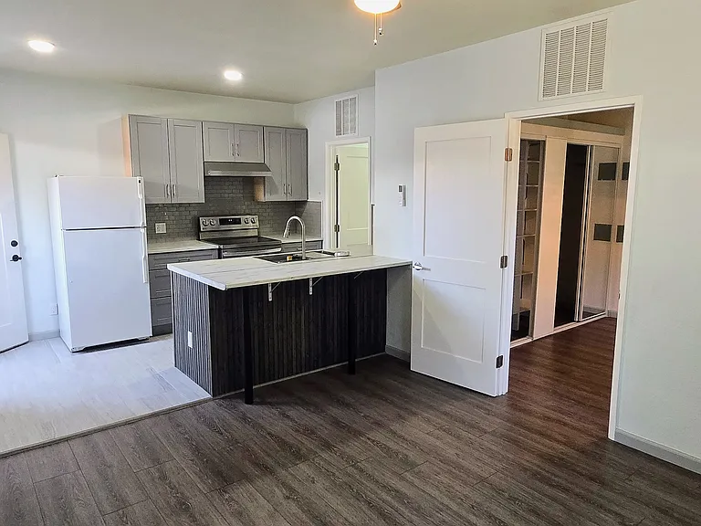 5023 Calle Sonia #2 — Photo 3