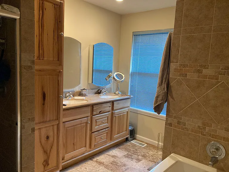 1602 S Charing Rd — Photo 6