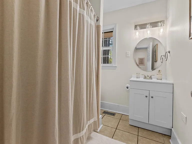 2125 Forest Hills Dr — Photo 23