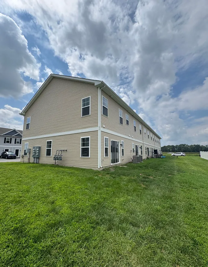 3 bed, 2.5 bath, 1606 sqft, $1,800 — Photo 3