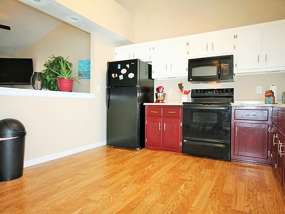 3rd image of 6036 Village Ln