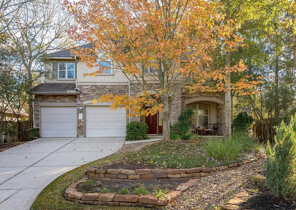 Located on a cul-de-sac lot in Sterling Ridge in the sought after neighborhood of Sterling Point, 90 S. Longsford Circle is a lo