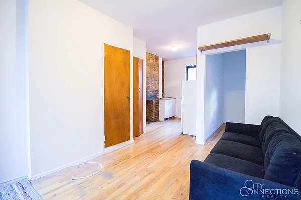 Rented by City Connections Realty | media 18