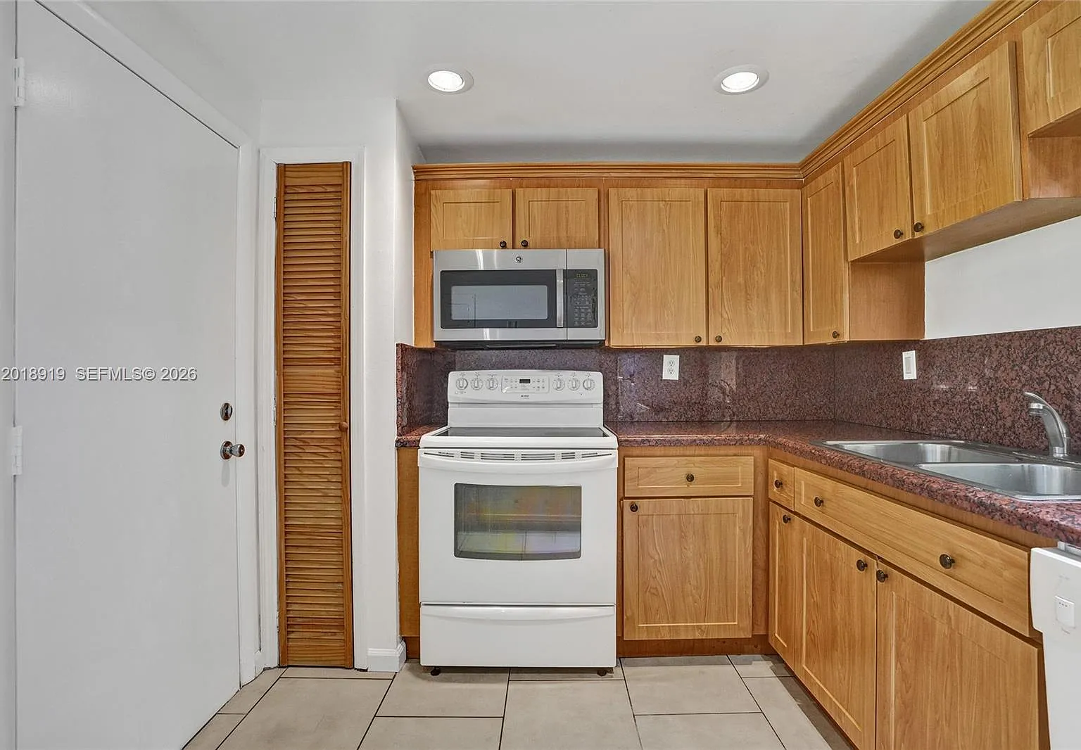 Rolling Green Condo B — Photo 4