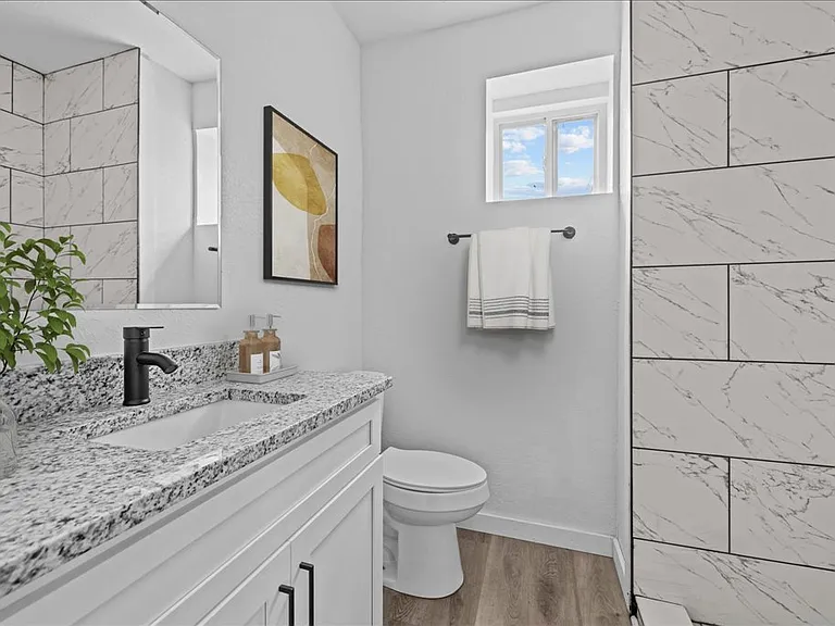 410 W 35th St #1-20 — Photo 33