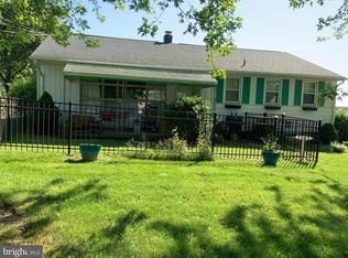 317 Walnuttown Rd, Fleetwood, PA 19522