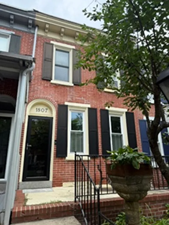 3 bed, 2.5 bath, 1275 sqft, $2,600 — Photo 1