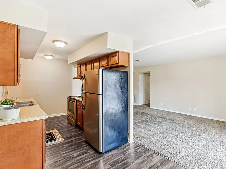400 - ASHBURY APARTMENTS — Photo 6