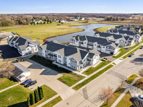 Autumn Wood - 604 (Building 4), 604 Autumn Wood Pkwy #H, Deerfield, WI 53531
