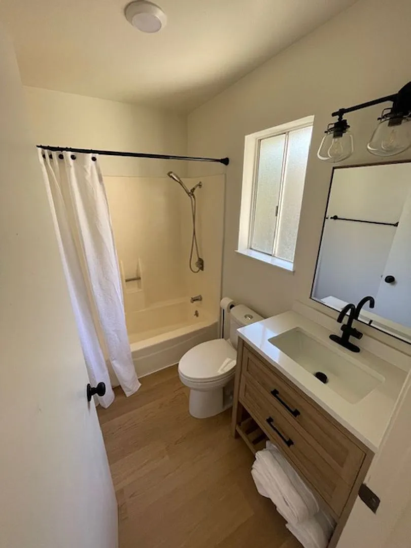 Conveniently located in Downtown Atascadero — Photo 4